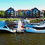 Marina Iii - Widok Na Jezioro, Podziemny Garaz, Winda, Klimatyzacja, Wanna I Prysznic, 2 Lazienki, Lux Apartment