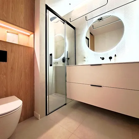 Marina Iii - Widok Na Jezioro, Podziemny Garaz, Winda, Klimatyzacja, Wanna I Prysznic, 2 Lazienki, Lux Apartment Ostroda