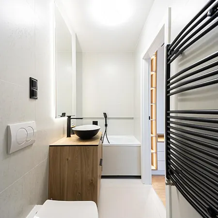 Appartement Marina Iii - Widok Na Jezioro, Podziemny Garaz, Winda, Klimatyzacja, Wanna I Prysznic, 2 Lazienki, Lux