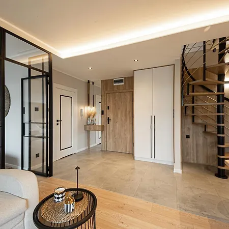 Marina Iii - Widok Na Jezioro, Podziemny Garaz, Winda, Klimatyzacja, Wanna I Prysznic, 2 Lazienki, Lux Appartement Ostróda