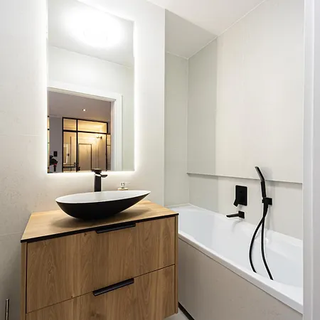 Lägenhet Marina Iii - Widok Na Jezioro, Podziemny Garaz, Winda, Klimatyzacja, Wanna I Prysznic, 2 Lazienki, Lux